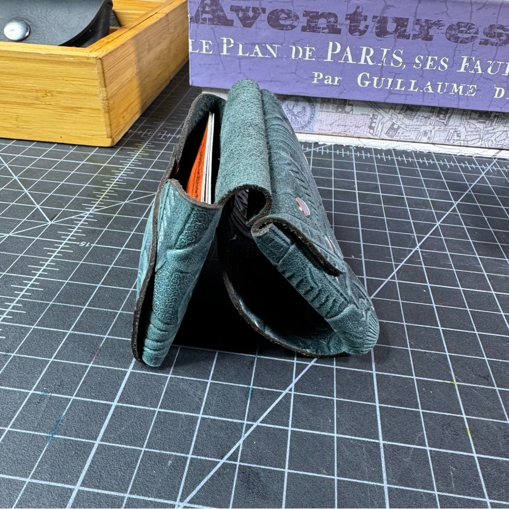 Leather card wallet double stack business card holder -embossed floral sage - Picture 9 of 11